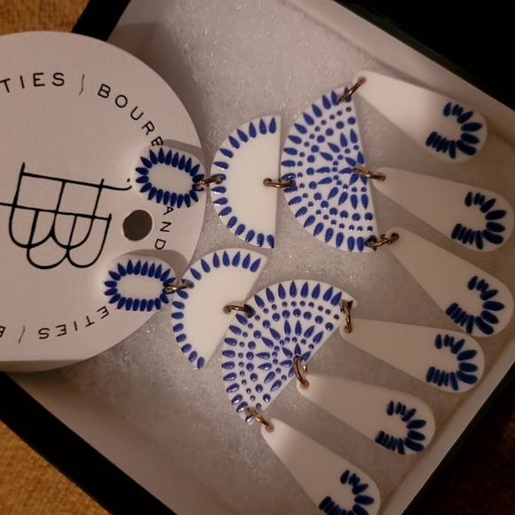 NWOT Lightweight moracan inspired chandelier earings 💙🤍 - Picture 3 of 3